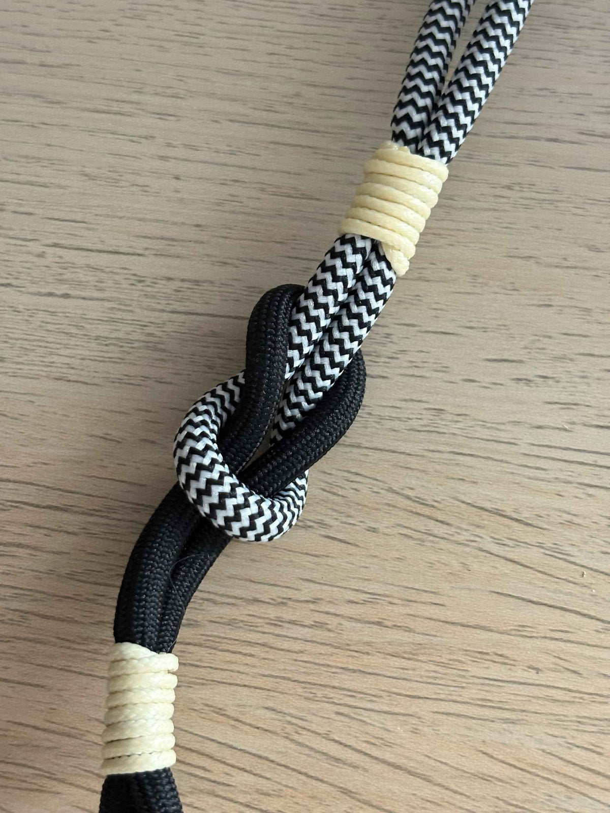 99+1 系列 ‧ 手機背夾連繩